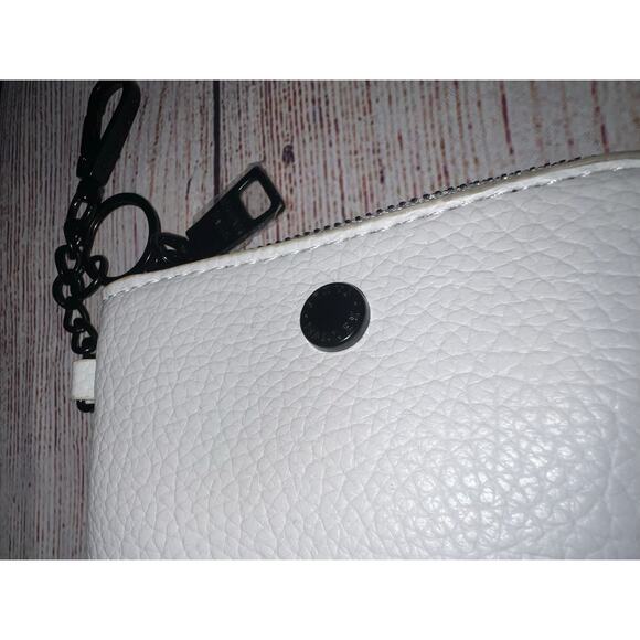 Steve Madden Wallet Coin Purse White Logo Name Bag Charm Key Chain Change - Picture 3 of 5